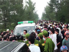 Cả làng vây đánh chết cẩu tặc: Triệu tập 50 người điều tra