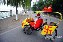 Cận cảnh chiếc xe độc đáo đón Noel