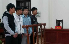Xử vụ giật mũ nữ sinh: Hai người bị phạt tù, hai người được miễn