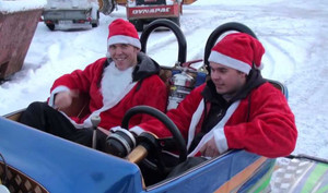 Xe tuần lộc 'tóe khói' của ông già Noel