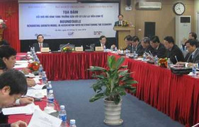Tọa đàm đổi mới mô hình tăng trưởng gắn với cơ cấu lại nền kinh tế