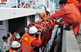 Clip: Cứu nạn thành công tàu cá Trung Quốc trên biển Việt Nam