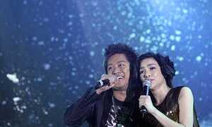 Hà Hồ tái ngộ 'tình cũ' Tuấn Hưng để chào năm mới