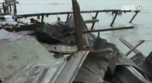 Clip: Sóng lớn đánh sập hàng chục nhà ở Phú Yên, Khánh Hòa