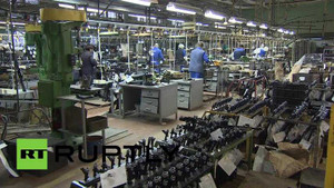 Video: Thăm nhà máy sản xuất vũ khí Kalashnikov của Nga