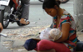 Cảnh khó tin về trẻ ăn xin bị 'hành xác' ở Sài Gòn