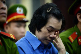 Huyền Như lấy tiền của ai và bằng cách nào?