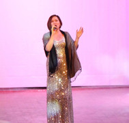 Minh Ngọc mang mùa đông ấm áp đến với trẻ em vùng cao