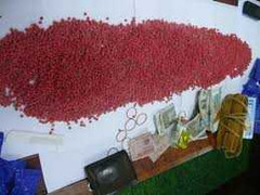 Chặn đứng đường dây vận chuyển gần 6.000 viên ma túy