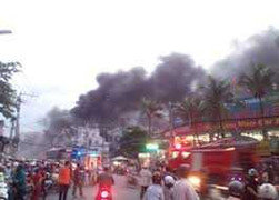 Sóc Trăng: Cửa hàng phụ tùng ô tô bốc cháy ngùn ngụt