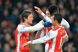 Arsenal 2-1 QPR: Thẻ đỏ ngớ ngẩn của Giroud