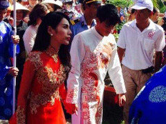 Đám cưới Công Vinh - Thuỷ Tiên: Công Vinh đưa Thuỷ Tiên lên chùa làm lễ