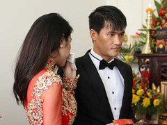 Đám cưới Công Vinh - Thuỷ Tiên: Cô dâu rơi nước mắt trong ngày vui