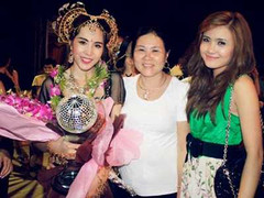 Thủy Tiên được mẹ chồng tặng hết số vàng dành dụm