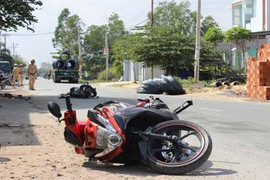 Giải cứu người đàn ông bị cuộn thép nặng hơn tấn đè trúng