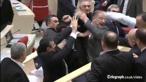 Clip: Nghị sỹ Gruzia đấm đá nhau giữa quốc hội