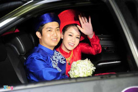 Nhật Kim Anh rạng rỡ khi về nhà chồng