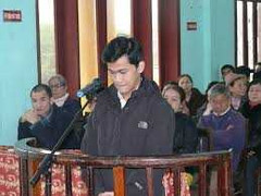 Video: Xét xử kẻ khống chế bạn gái, gây náo loạn ở Huế