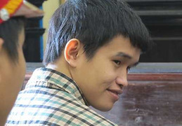 Nghe tuyên án tử hình, kẻ sát nhân mỉm cười kỳ lạ