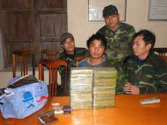 9X vận chuyển 20 bánh heroin từ Lào về Việt Nam