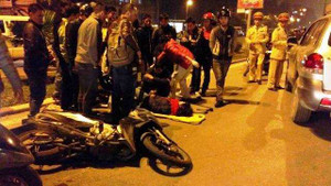 Hà Nội: Dân chặn tài xế gây tai nạn định bỏ trốn