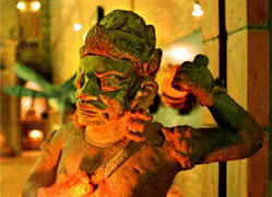 Đại gia phá sản vì đốt cả triệu USD vào những món đồ gò sành