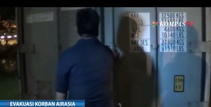 Chuẩn bị container đông lạnh chứa xác nạn nhân AirAsia