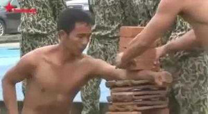 Video: Đặc công Việt Nam trình diễn khí công trước đặc nhiệm Australia