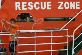 Thời tiết xấu, ngừng tìm kiếm thi thể nạn nhân QZ8501