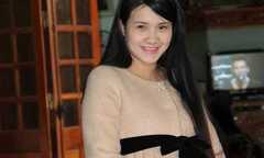 Em gái Công Vinh khệ nệ bụng bầu trong đám cưới anh trai