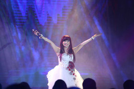 Bảo Yến gợi cảm trong liveshow Đàm Vĩnh Hưng