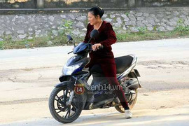 Đám cưới Công Vinh - Thủy Tiên: Mẹ Công Vinh mất xe máy