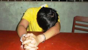 Bắt 'ma men' tung cước vào bụng công an