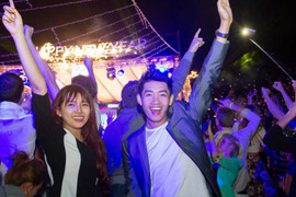 Vũ công Quang Đăng tình tứ cùng hotgirl Nha Trang