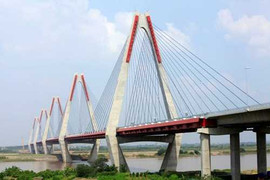 Phương tiện nào được đi qua cầu Nhật Tân?