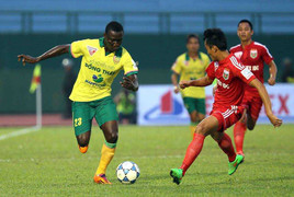 Vắng Công Vinh, B.Bình Dương vẫn vùi dập tân binh Đồng Tháp