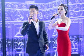 Phạm Thu Hà lãng mạn bên Đức Tuấn