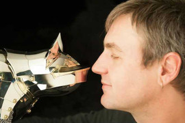 Chàng trai lắp ráp mô hình đẹp đến từng chi tiết