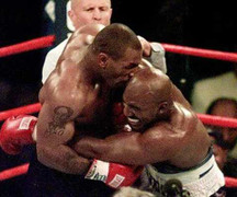Xem lại giây phút hủy hoại sự nghiệp lừng lẫy của Mike Tyson