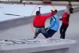 Clip: Nam thanh niên hạ gục 4 tên côn đồ để bảo vệ bạn gái