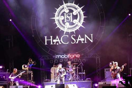 Gần 10.000 khán giả Cần Thơ cháy hết mình với MobiFone RockStorm7