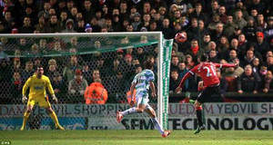 Clip: Tuyệt phẩm sút bóng sống của Ander Herrera