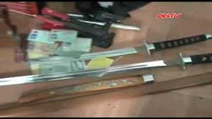 Clip: Bắt trộm xông vào nhà dân, lấy kiếm Nhật