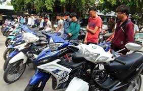 Bắt hơn 200 'quái xế' tuổi teen náo loạn đường phố