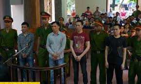 Xét xử 35 bị cáo trong đường dây mua bán 541 bánh heroin