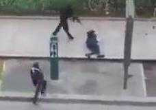 Video rõ nét về tay súng nã đạn vào cảnh sát Pháp