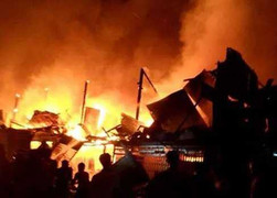 Chợ Thới Bình chìm trong lửa