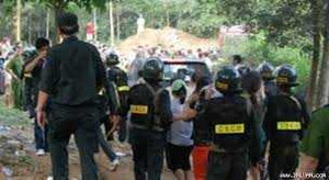 Đột kích sới bạc trong nghĩa trang