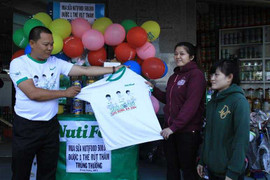 In áo Công Phượng, Tuấn Anh, Xuân Trường cổ vũ bóng đá đẹp