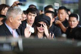 T-ara khiến fans Việt 'náo loạn' sân bay Tân Sơn Nhất